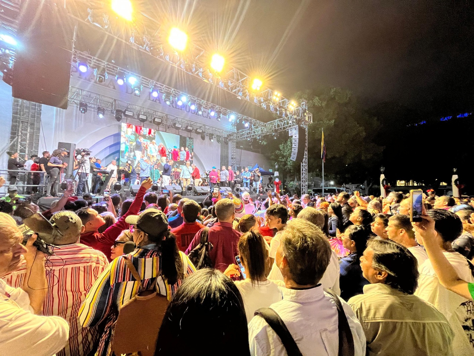 Eso fue ver mucha, pero, mucha gente bella y feliz: Explosion de alegría en Plaza República