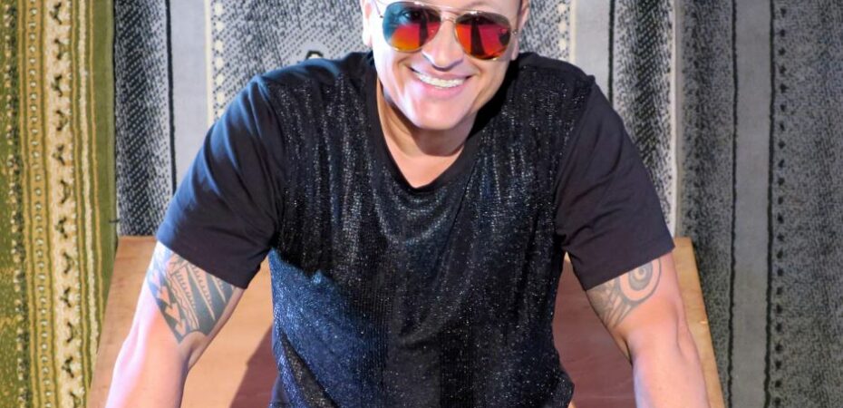 Elvis Crespo recibirá Premio Billboard Salón de la Fama