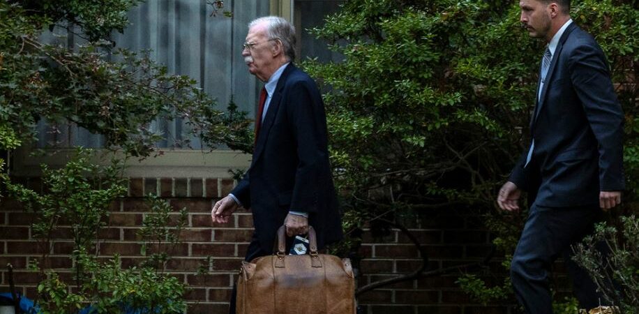 John Bolton se entregó a las autoridades tras su imputación por escándalo de los documentos clasificados