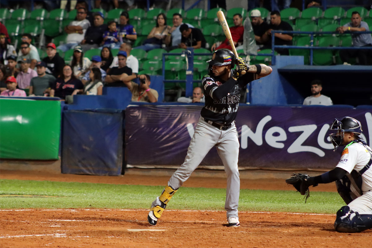 Leones se llevó el duelo de felinos en Maracay