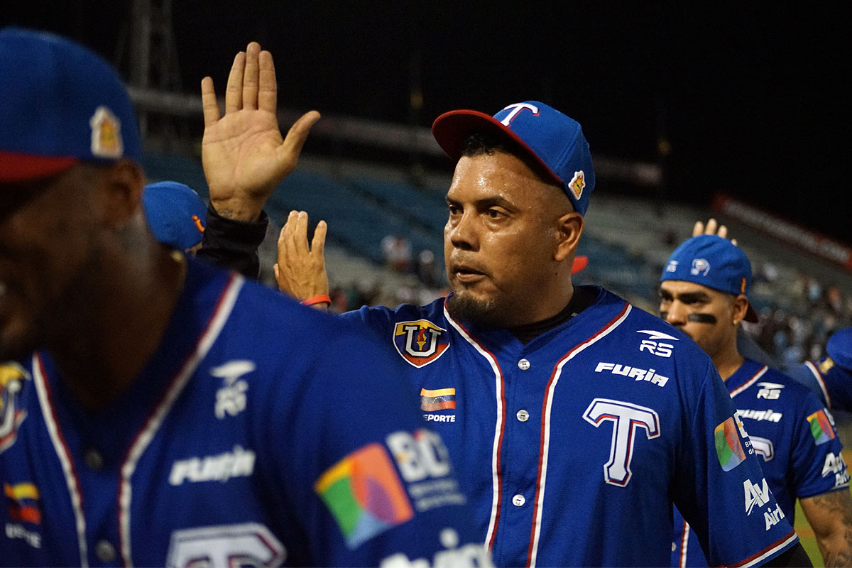Tiburones sorprendió al Magallanes en Valencia