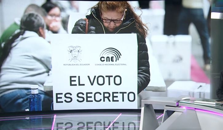 Ecuatorianos en referéndum para decidir sobre las bases extranjeras y una constituyente