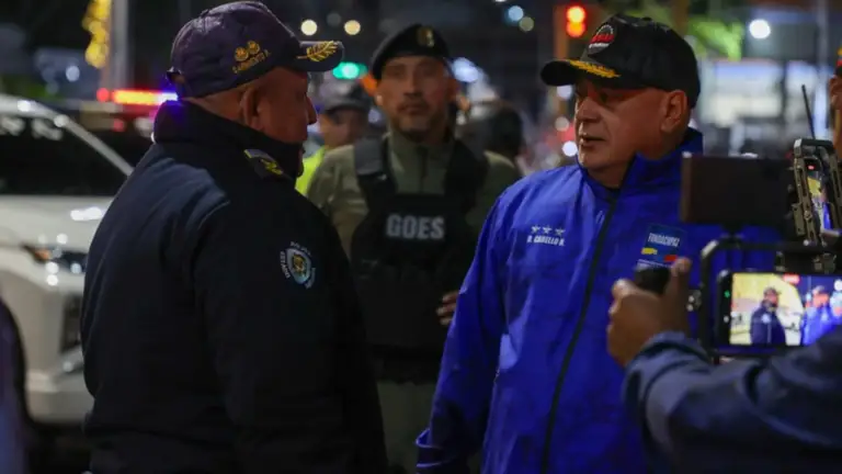 Ministro Cabello ordena detenciones por uso de luces LED en carreteras