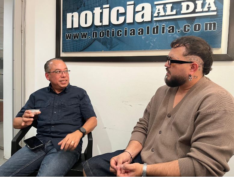 Cáceres vuelve a casa tras 10 años de ausencia con mucha nostálgia y el tema "No se juega" junto a Yasmil Marrufo