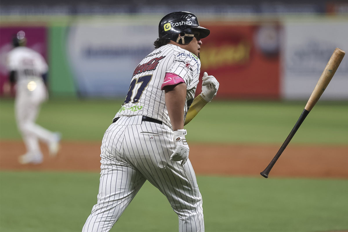 Leones triunfa ante Caribes y se mantiene con vida