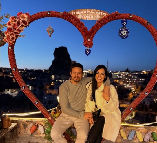 Los actores Scarlet Ortiz y Yul Burkle anuncian que se casarán tras 26 años juntos
