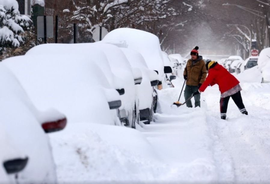 Bajo alerta más de 60 millones de personas por tormenta de nieve en EEUU