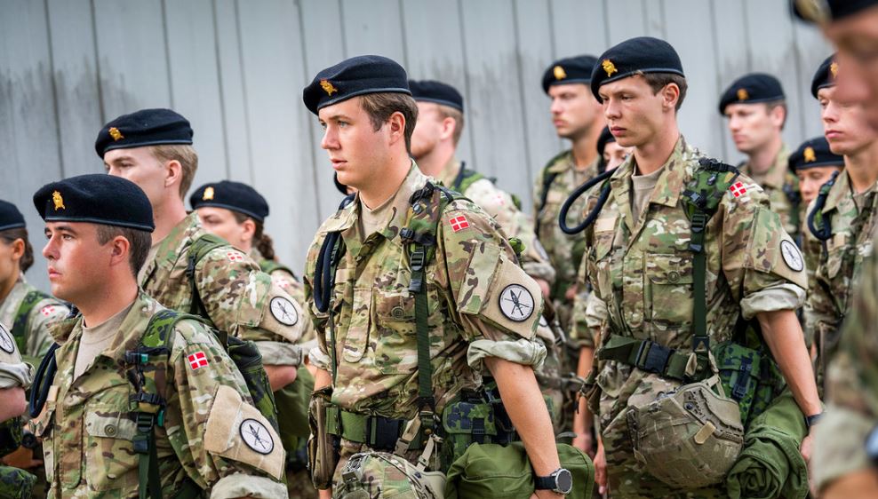 Ante amenzas de Trump: Dinamarca refuerza Groenlandia con material militar y tropas de avanzada