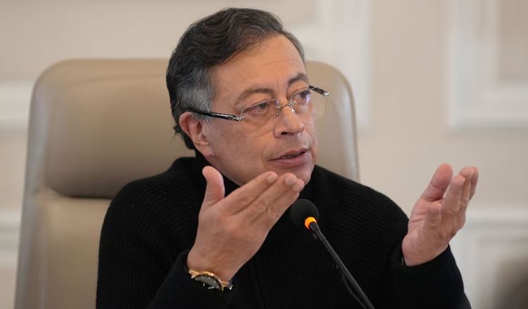 Gustavo Petro propone doble nacionalidad con 