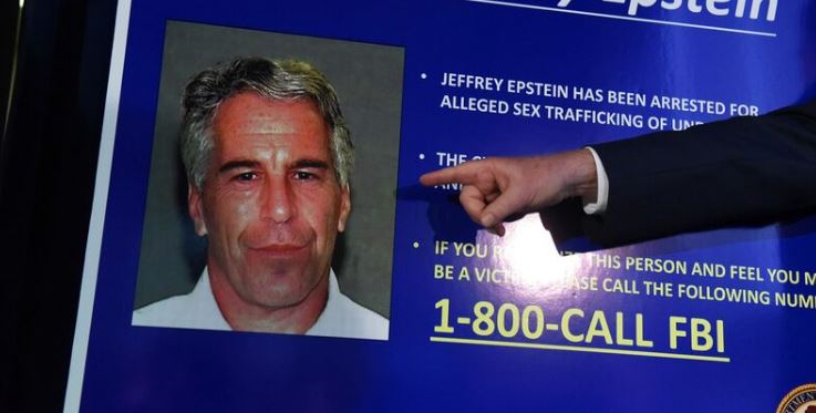 Víctimas de Epstein demandaron tras filtración masiva de sus identidades: Bank of America pagará millonaria indemnización