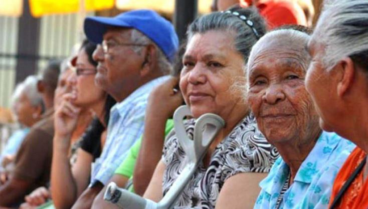 Presidenta encargada subió a $70 la pensión a todos los abuelos del país