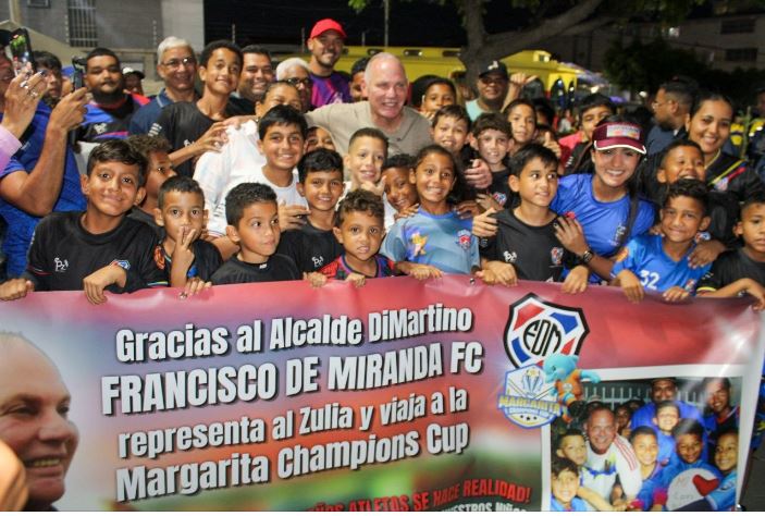 Alcalde Di Martino patrocina a escuela de fútbol infantil para competir en torneo nacional
