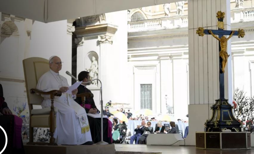 El papa León XIV preside vigilia de oración por la paz