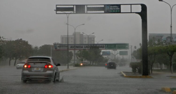 Lluvias moderadas refrescan Maracaibo y San Francisco la noche de este viernes 17-Abril