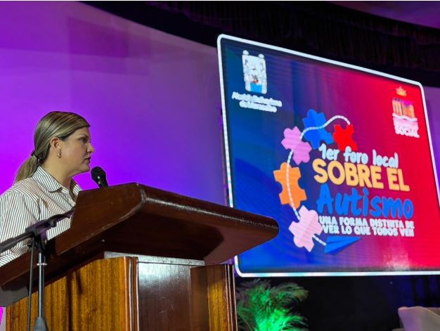 Primera dama Roselyn López de Caldera acompaña políticas de inclusión en foro sobre autismo en Maracaibo