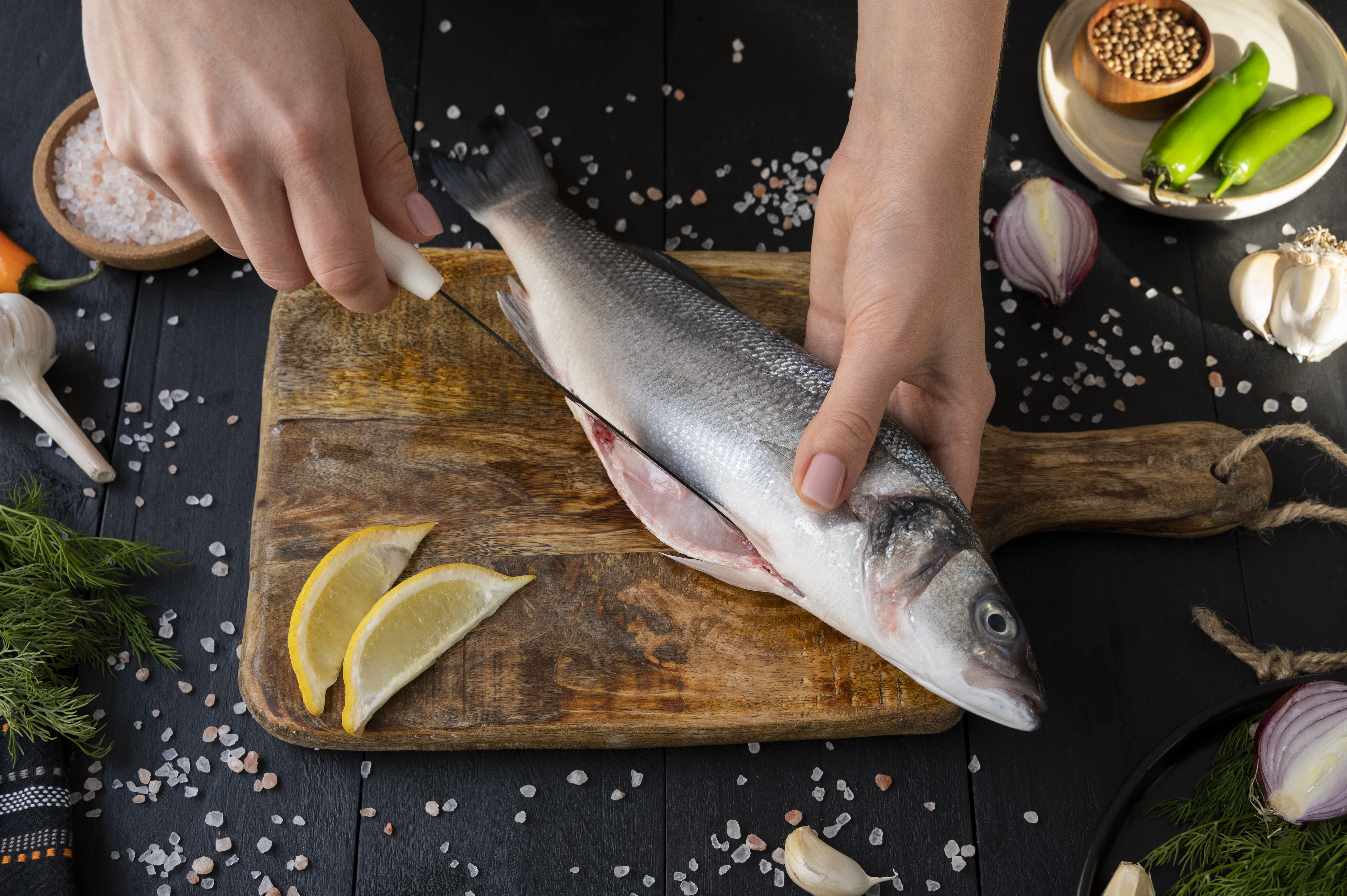 El arte de la limpieza y selección del pescado: Guía maestra para no fallar en la cocina