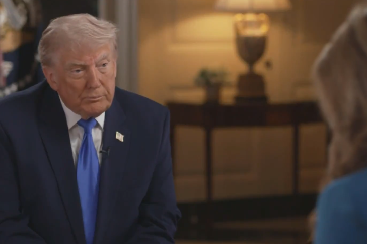 Tenso cruce entre Donald Trump y periodista de CBS News por el manifiesto del tiroteo en la Casa Blanca