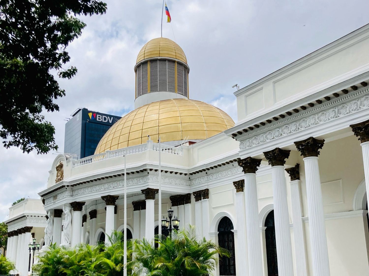 Juan Pablo Montiel consigna formalmente denuncia y elementos probatorios ante la Asamblea Nacional sobre presuntas irregularidades en el sistema judicial penal del Zulia