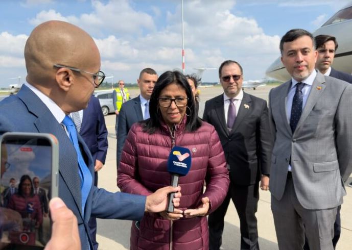 Presidenta (E) Rodríguez viajó a Países Bajos para defender la soberanía venezolana ante la CIJ