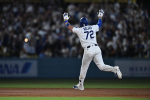Miguel Rojas se viste de héroe como emergente y guía la remontada de Dodgers frente a Rays