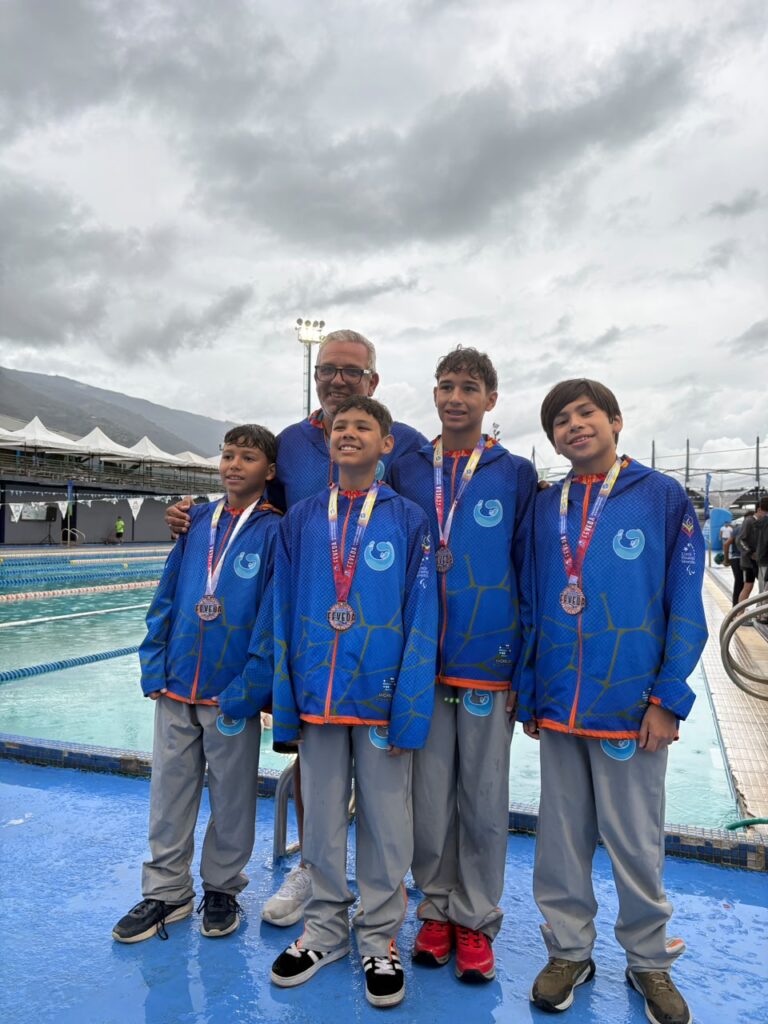 Escuela municipal de natación se corona campeona en el Nacio