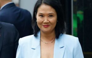Keiko Fujimori roza la victoria en Perú al ampliar su ventaja a 28 mil votos
