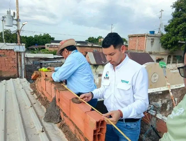 Gobernación del Zulia entrega y tramita más de 800 títulos de propiedad para asegurar el patrimonio de las familias