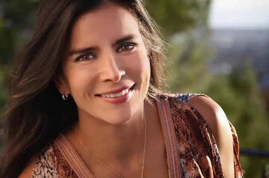 La actriz y modelo zuliana Patricia Velásquez activó de inmediato una red de ayuda humanitaria en el país con su Fundación Wayuu Taya
