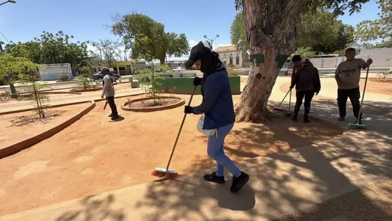 Alcaldía de San Francisco despliega intensivas labores de mantenimiento preventivo en 15 parques y plazas del municipio