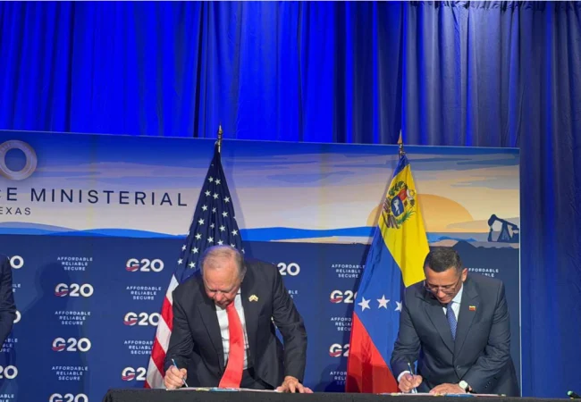 Delcy Rodríguez celebra el memorando de entendimiento firmado con la petrolera Continental Resources