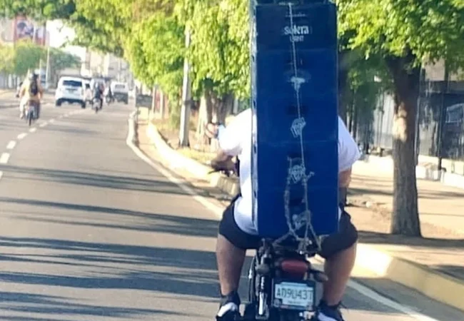 ¡Cuidado!: Se tambalean las gaveras como el dueño cuando las toma
