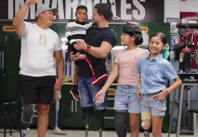 Juan Pablo Dos Santos devuelve la esperanza a víctimas del doble terremoto que hoy vuelven a "CAMINAR HACIA SUS SUEÑOS"