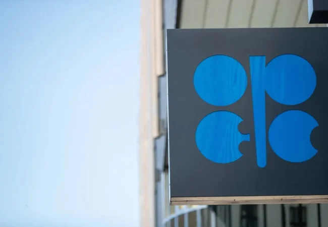 La Opep+ decide mantener congelada su oferta de petróleo en noviembre