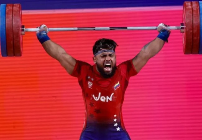 Keydomar Vallenilla firma el bicampeonato sudamericano en una jornada dorada para las pesas
