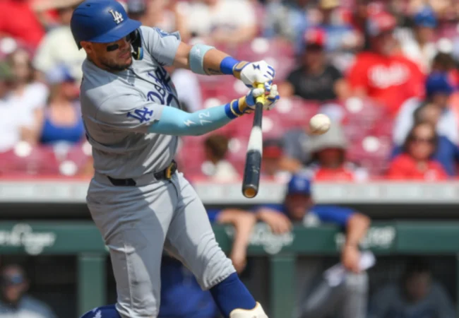 Miguel Rojas despacha su cuarto estacazo en el triunfo de Dodgers sobre Rojos