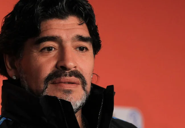 Declaración judicial responsabiliza a Maradona por no dejarse atender antes de su muerte
