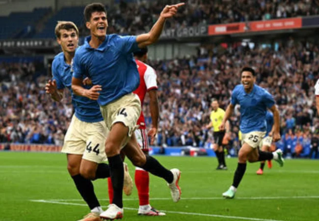 Arsenal cae goleado ante Brighton y pierde el invicto en la Premier League