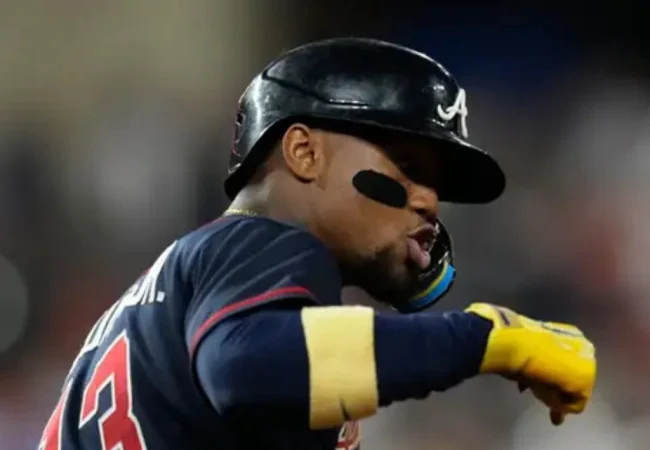 Ronald Acuña Jr. firmó un nuevo 20-20 en las Grandes Ligas con un Grand Slam estelar