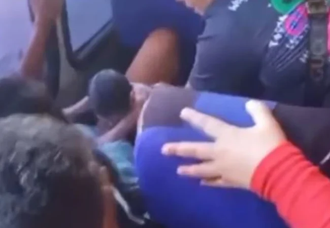  Joven da a luz dentro de una buseta en la ruta Machiques-Casigua