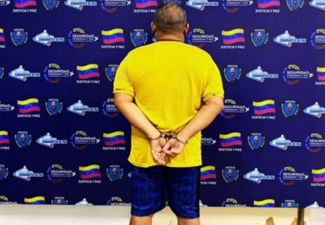 Capturan a sujeto de 58 años por acosar y amenazar a su nieta política en el sector los Haticos