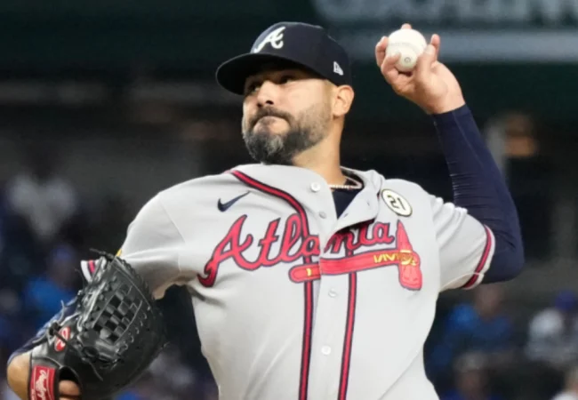 Martín Pérez alcanza su triunfo 100 en la MLB tras una sólida salida ante los Cachorros