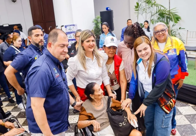Gobernación del Zulia realizó jornada de entrega de ayudas técnicas y sociales dentro de las políticas del 1×10