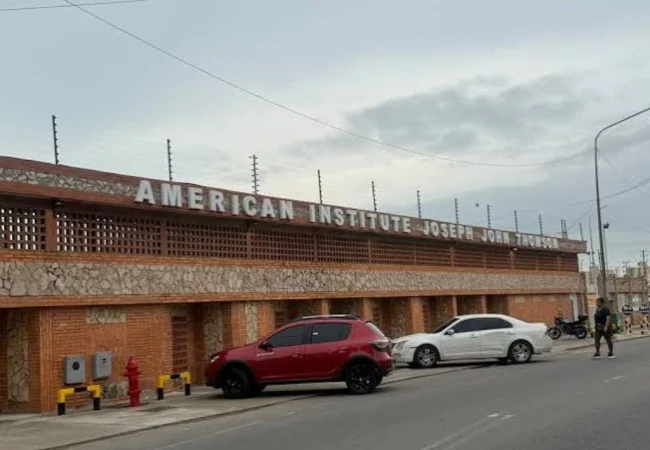 El American Institute Joseph John Thomson responde ante acusaciones en redes sociales