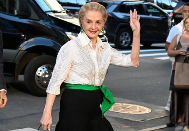 Carolina Herrera celebró el 45º aniversario de su firma deslumbrando en tacones de 10 cm a sus 87 años