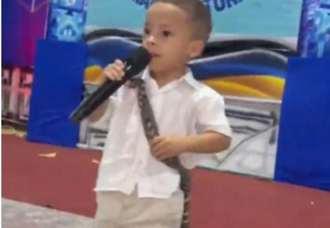 Vestido como los antiguos juglares: Maximiliano, el niño de tres años que conquistó las redes sociales cantando vallenato