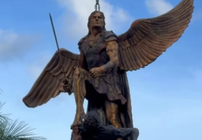 "Un símbolo de fe y protección": Josué Benjamín erige escultura monumental de San Miguel Arcángel en Baruta