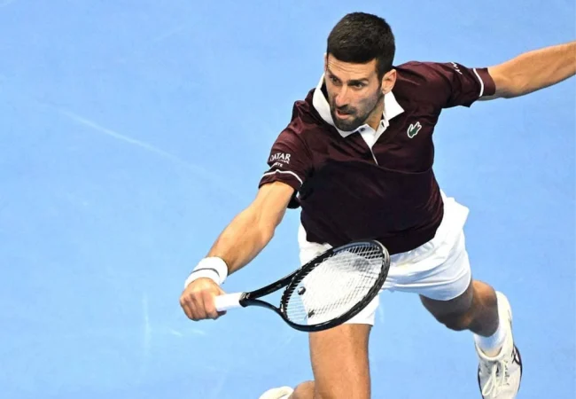 Djokovic mantiene su invicto en Pekín y alcanza su final número 146 tras la descalificación de Medvedev