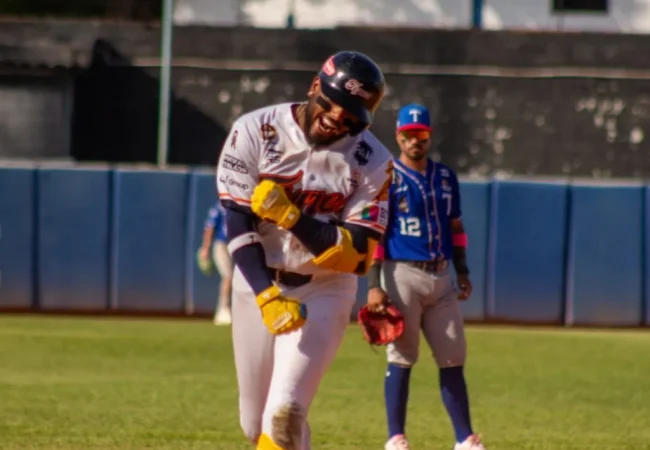 Tigres barrió a Tiburones con jonrón decisivo de Keyber Rodríguez y se consolidó en el liderato de la LVBP
