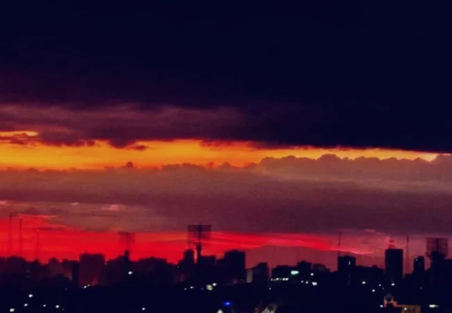 Un amanecer digno de postal engalanó el cielo de Maracaibo este viernes 16-Oct