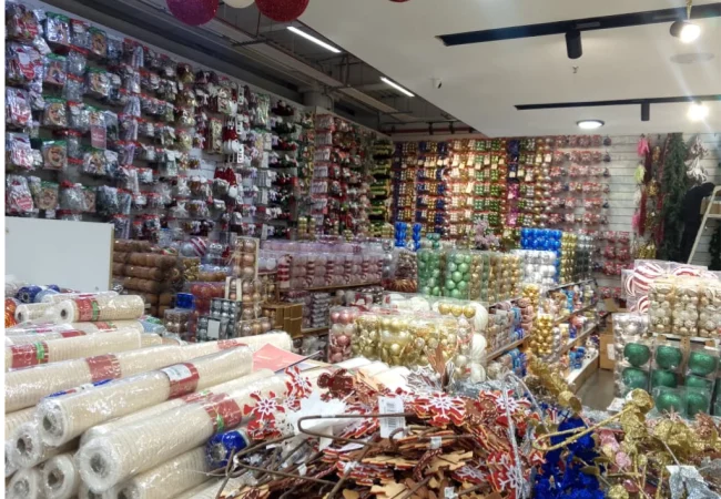 Vestir la casa de Navidad este año cuesta "un ojo de la cara"